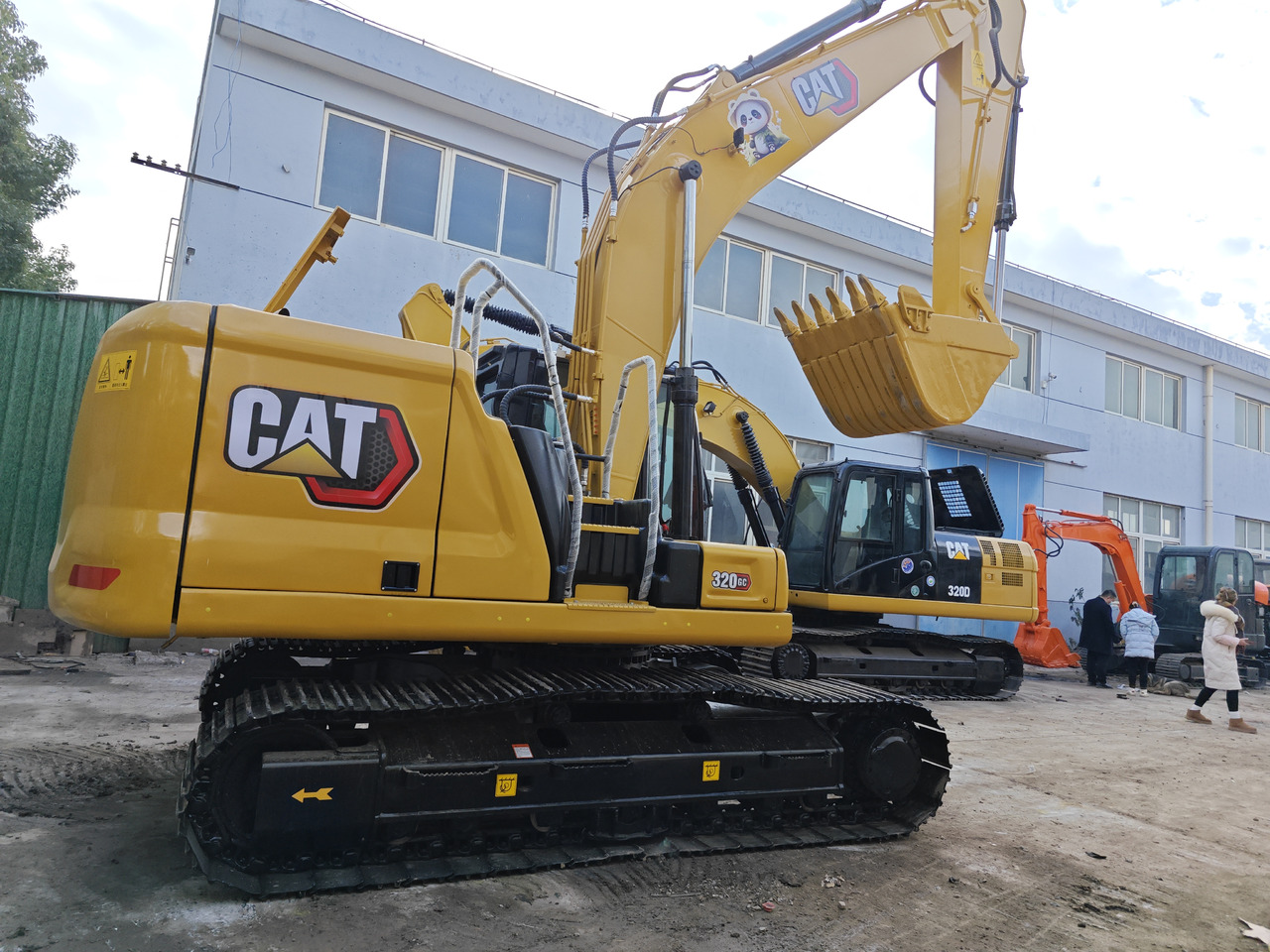 Crawler excavator CATERPILLAR 320GC CAT: picture 3
