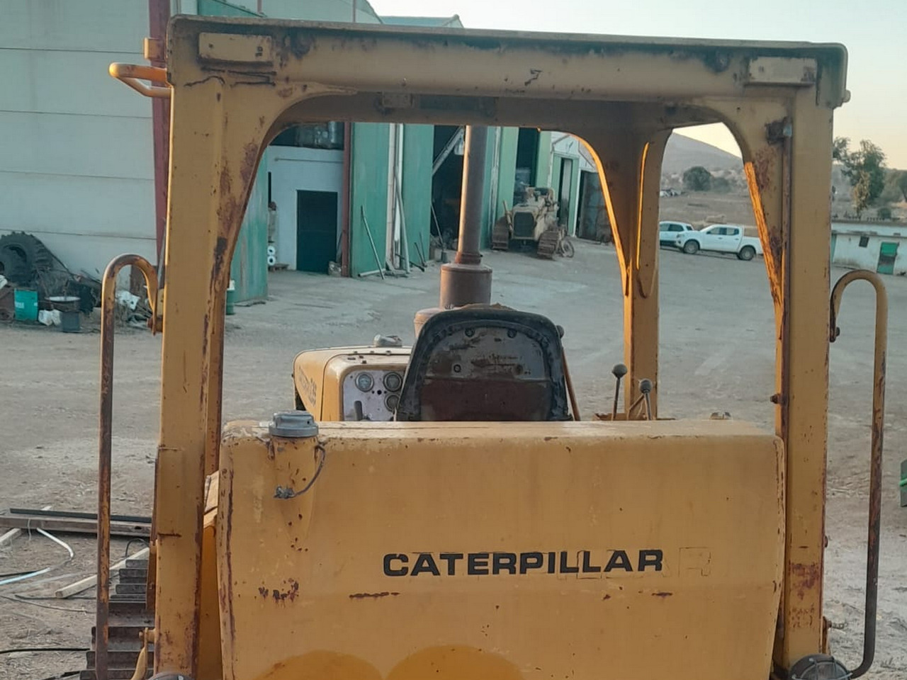 CATERPILLAR D5B - Bulldozer: picture 1