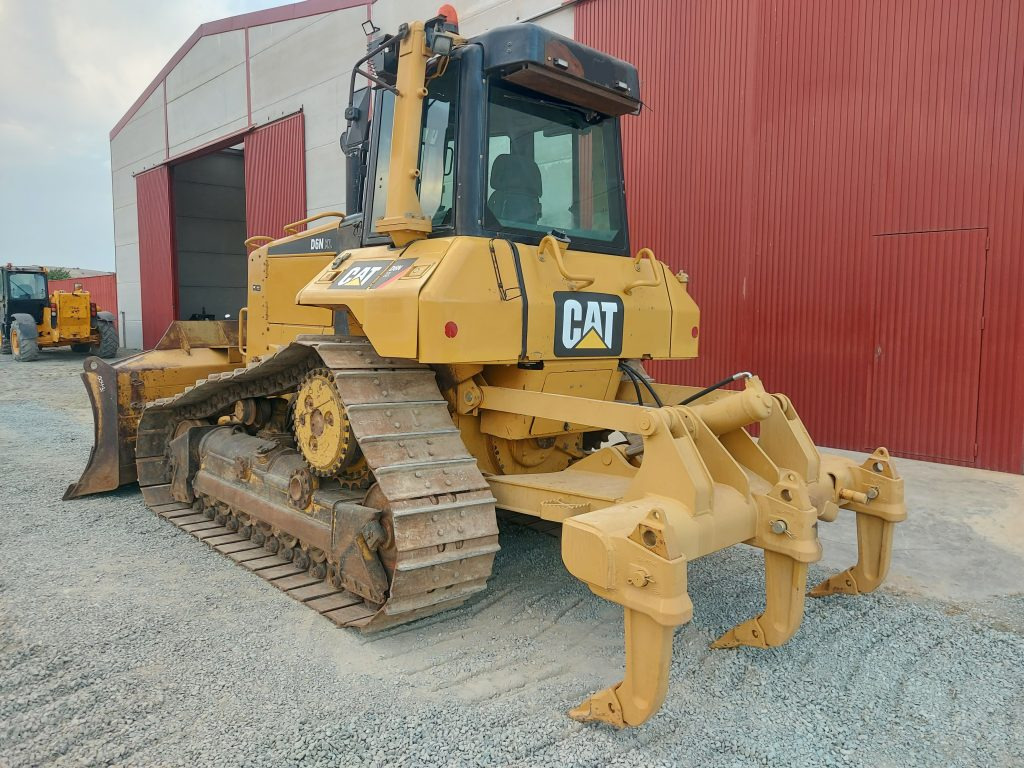 CAT D6N XL - Bulldozer: picture 2
