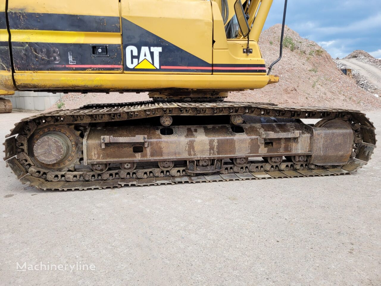 Crawler excavator Caterpillar 318BL: picture 12