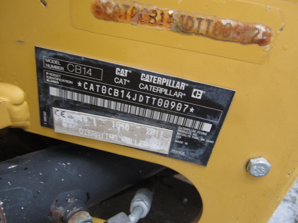Caterpillar CB14 - Road roller: picture 3