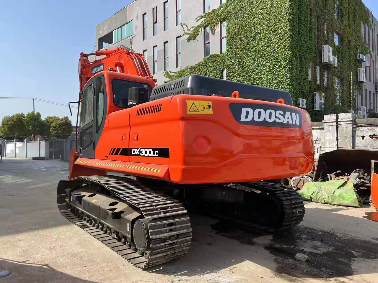 DOOSAN DX300LC-7 - Crawler excavator: picture 2