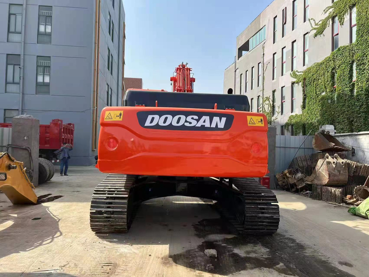 DOOSAN DX300LC-7 - Crawler excavator: picture 4