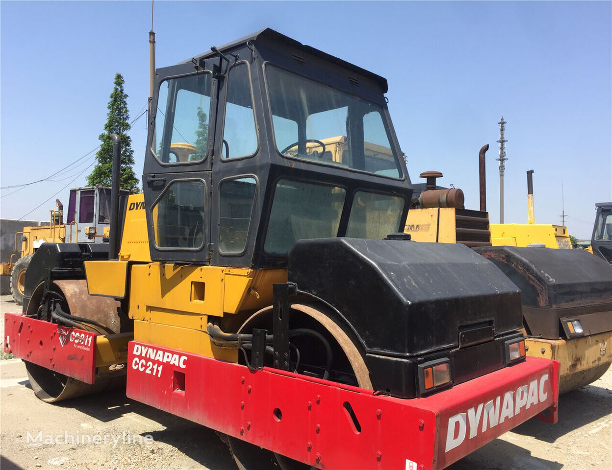 DYNAPAC CC211 - Road roller: picture 1