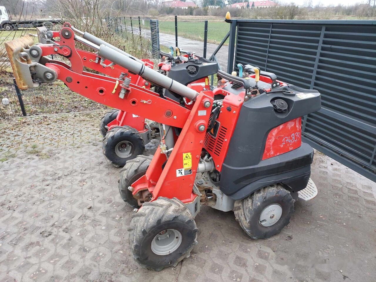 Ditch-Witch Zahn R300 - Trencher: picture 2