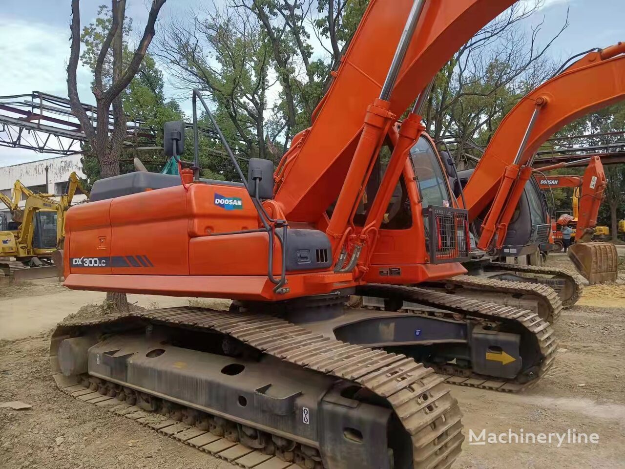 Doosan DX300 - Crawler excavator: picture 4