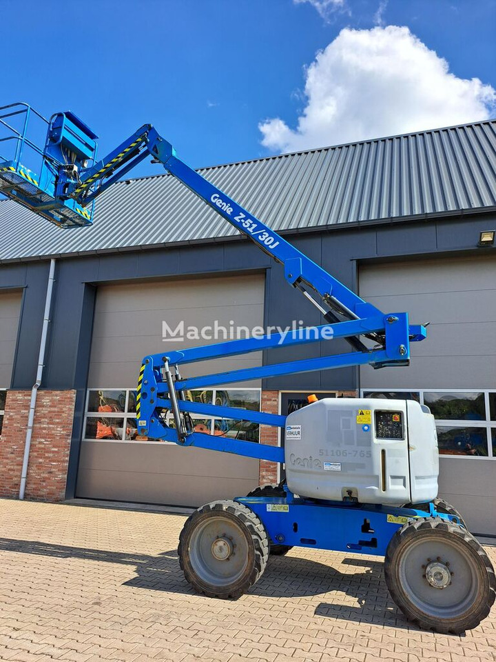 Genie Z51/30j - Articulated boom: picture 1