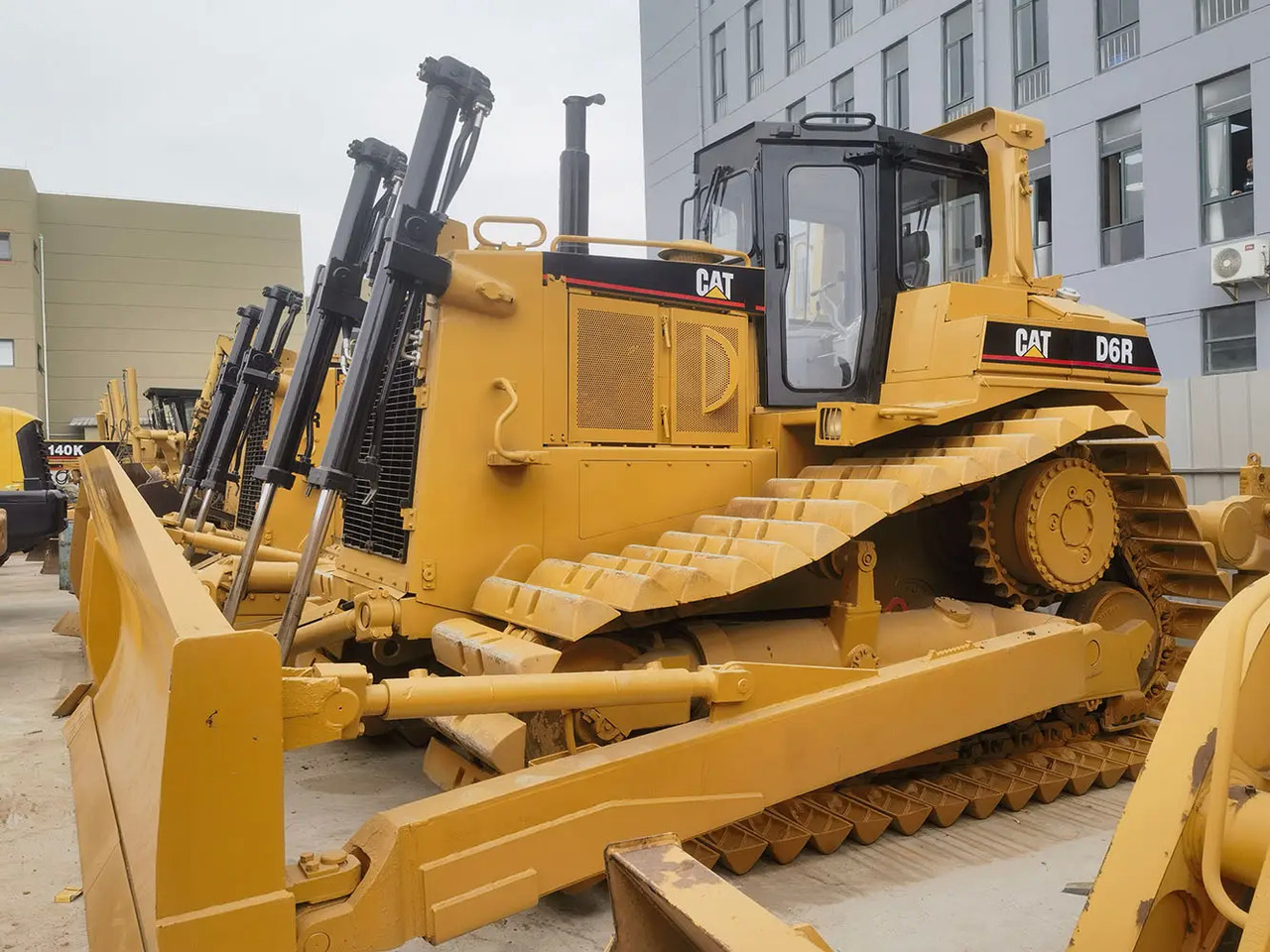 Good Condition Used CAT dozer D6R used caterpillar D6H D6D D6G D6M D6R Crawler bulldozer - Bulldozer: picture 3