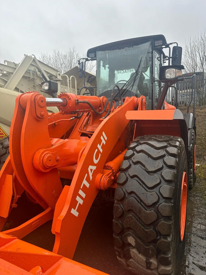 HITACHI ZW220-6 - Wheel loader: picture 1