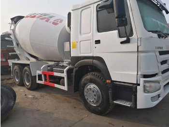 Concrete mixer truck SINOTRUK HOWO