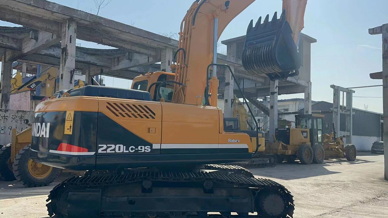 HYUNDAI 220LC-9S - Crawler excavator: picture 2