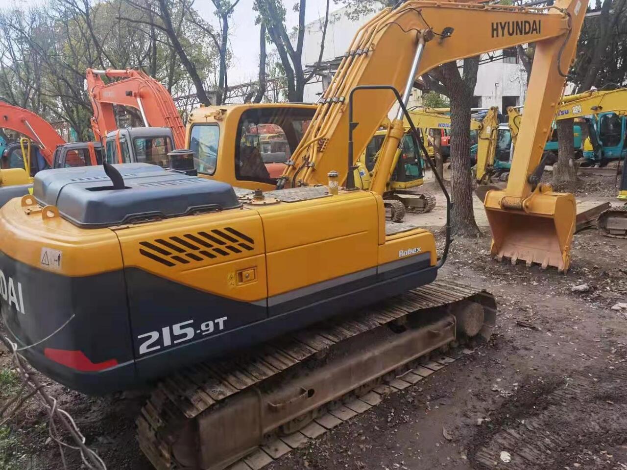 HYUNDAI R215-9T - Crawler excavator: picture 2