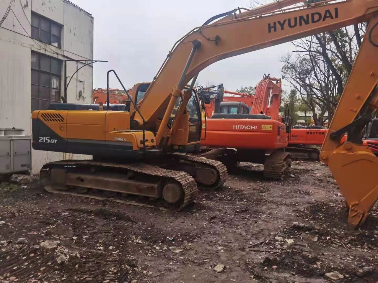HYUNDAI R215-9T - Crawler excavator: picture 3