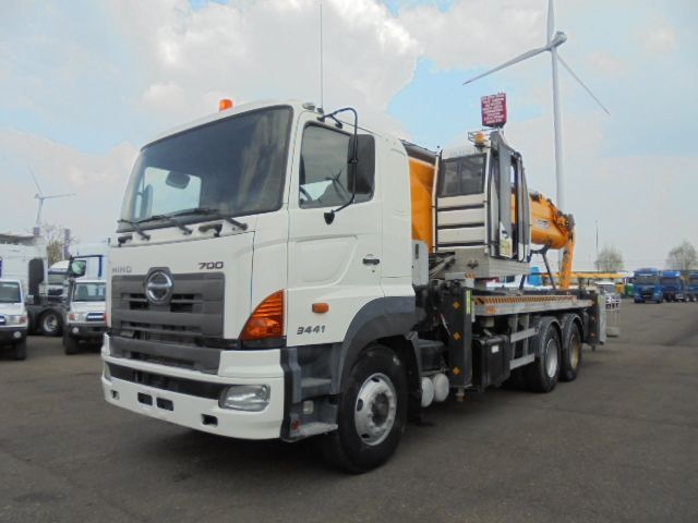 Truck mounted aerial platform Hino 700 6X4: picture 5