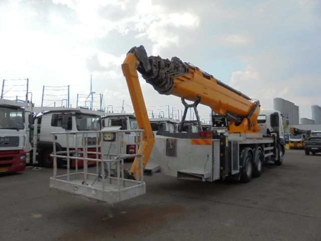 Truck mounted aerial platform Hino 700 6X4: picture 8