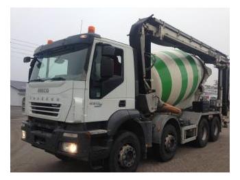 Concrete mixer truck Iveco Trakker 450: picture 1