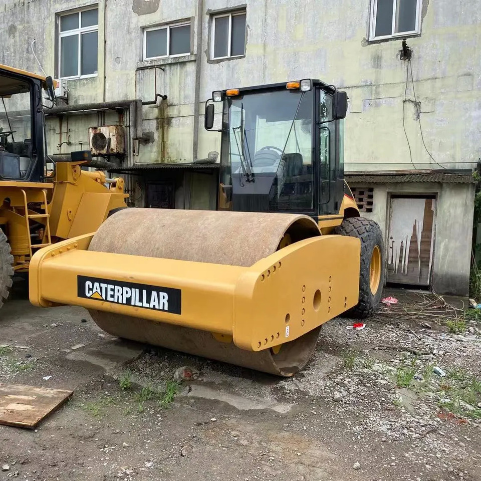 Japan made Used Caterpillar road roller CS683E earth compactor roller cheap on sale - Roller: picture 1