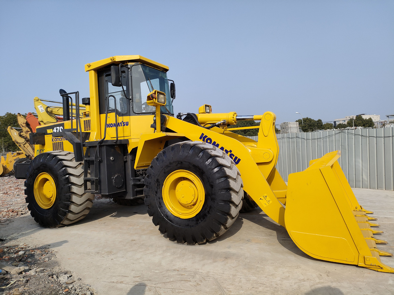 KOMATSU WA470-3 - Wheel loader: picture 1