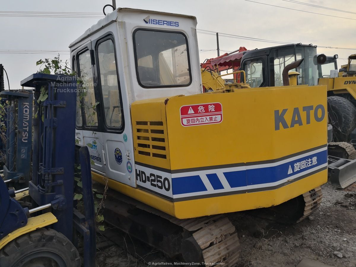Kato HD250 - Crawler excavator: picture 2