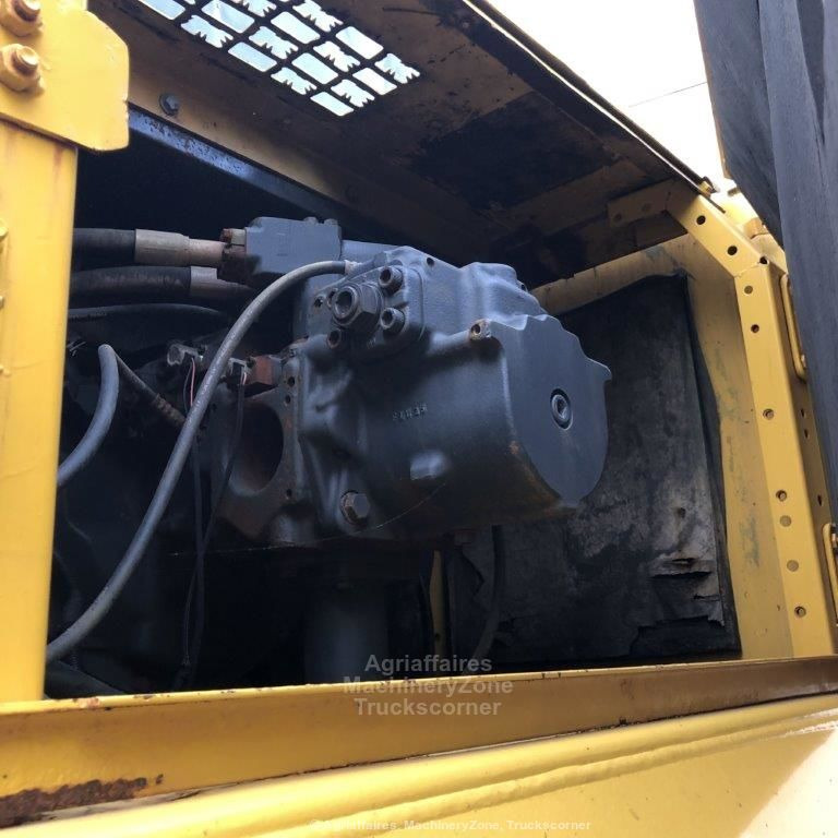 Crawler excavator Komatsu PC450-8: picture 8