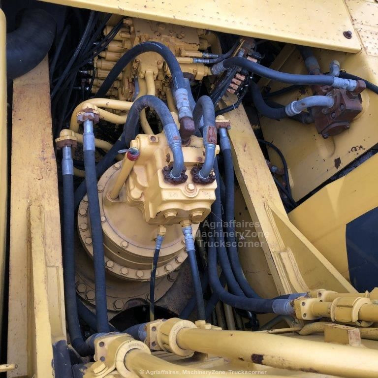 Crawler excavator Komatsu PC450-8: picture 9