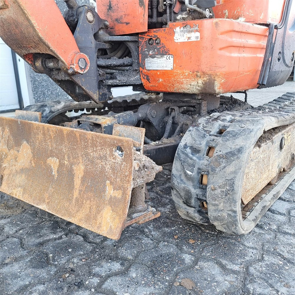 Mini excavator Kubota U10-3: picture 18
