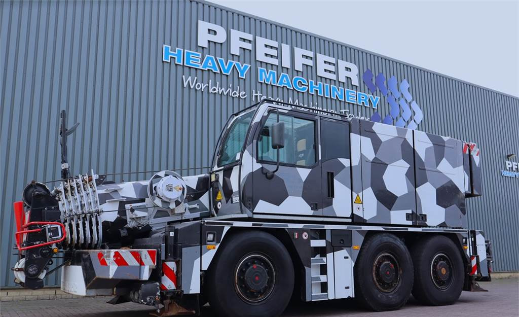 Liebherr LTC1055-3.1 Diesel, 6x6x6 Drive, 55t Capacity, 36m  - All terrain crane: picture 1