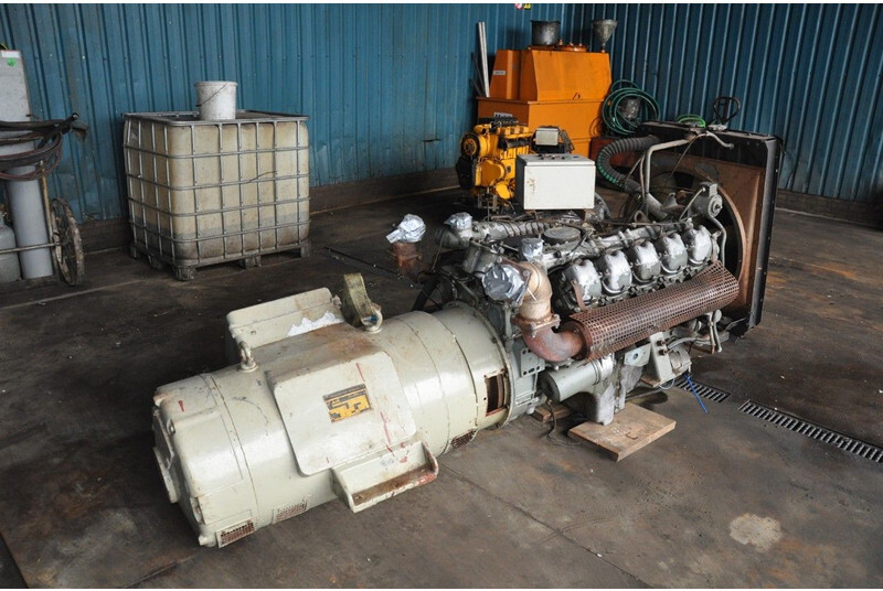 MAN D2530 ME AEG 190 Kva - Generator set: picture 1