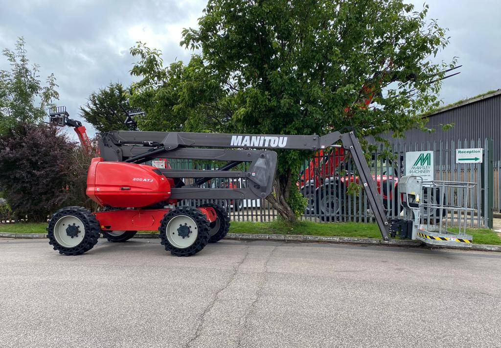 Manitou 200 ATJ RC  - Articulated boom: picture 2
