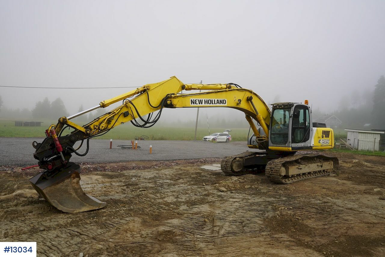 Excavator New Holland Kobelco E215: picture 8