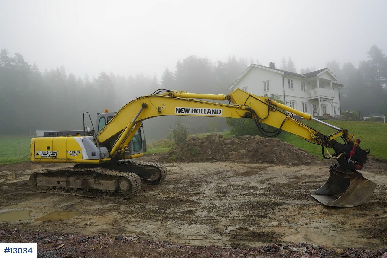 Excavator New Holland Kobelco E215: picture 2