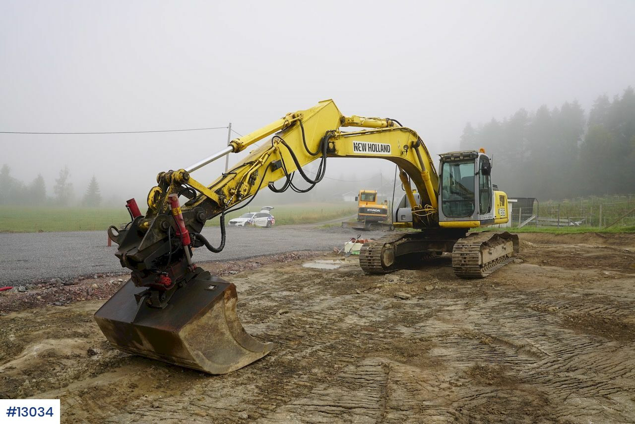Excavator New Holland Kobelco E215: picture 9