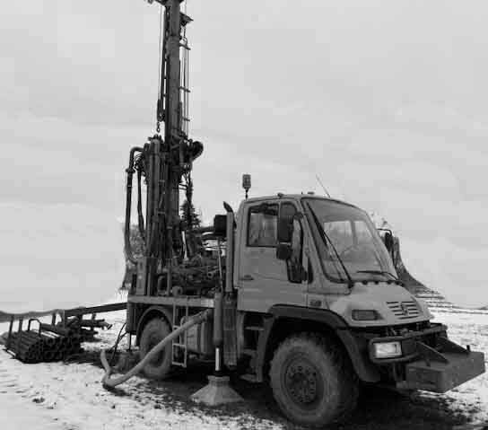 Nordmeyer DSB 2/6 on Unimog - Drilling rig: picture 1
