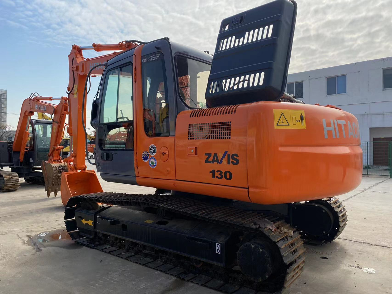 Crawler excavator Original 2022 year made in Korea HITACHI ZX130 Korea brand in good condition with hammer crusher: picture 6