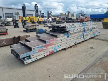 Construction equipment Pallet of Staging Boards: picture 1