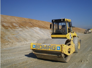 BOMAG BW 213 DH-4 - Roller