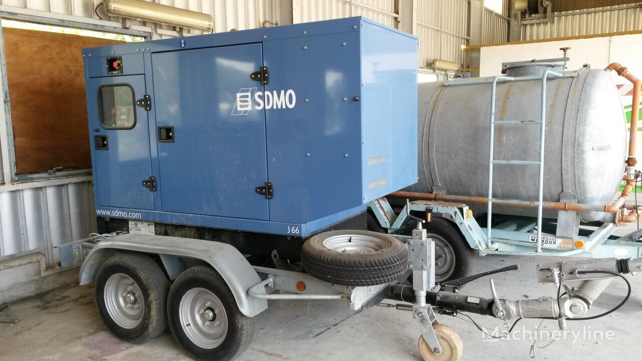 SDMO 70 kVa John Deere - Generator set: picture 1