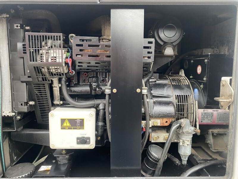SDMO R16 Mitsubishi Leroy Somer 16 kVA Silent Rental generatorset - Generator set: picture 2