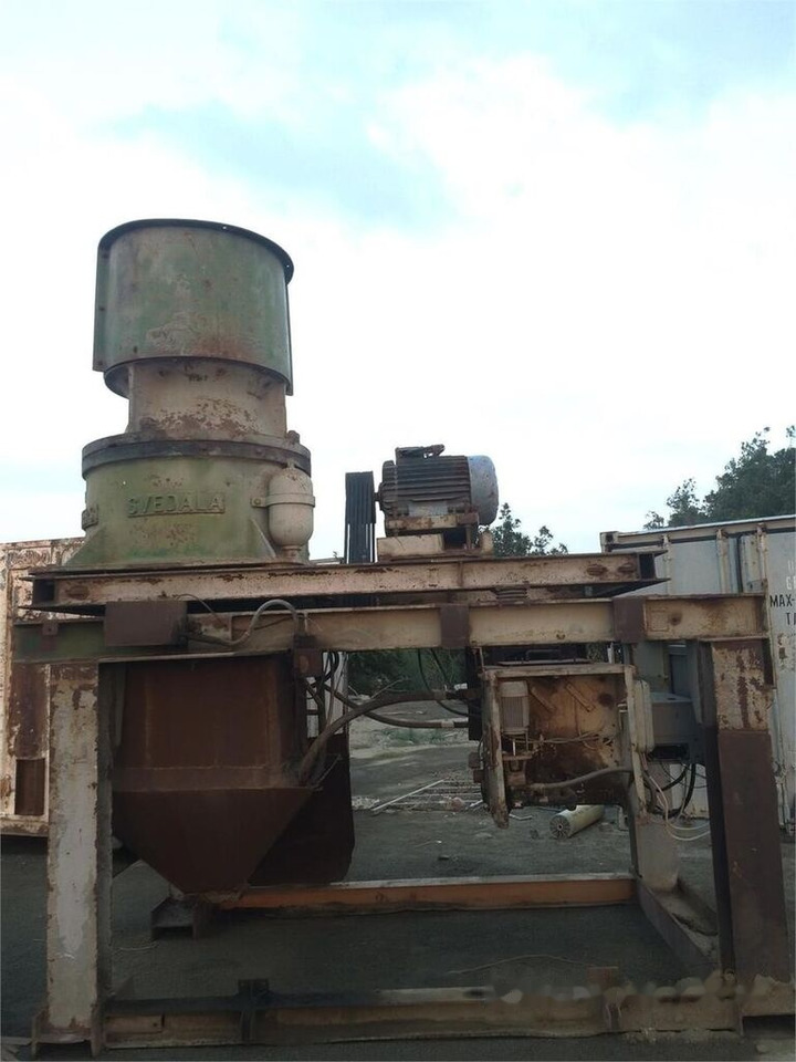 Svedala-Demag H3000 - Cone crusher: picture 3