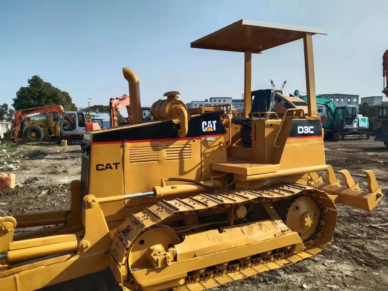 Used Bulldozer CAT D3C Second Hand Wonderful Crawler Bulldozer D5M D6D Able To Be Purchased - Bulldozer: picture 2