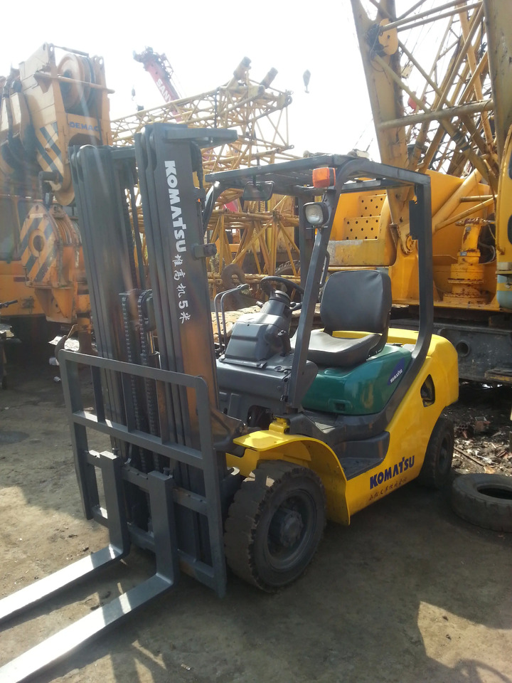 Used Komatsu forklift Japan used Forklift 3 ton Diesel FD30 for sale in Shanghai yard for sale - Wheel loader: picture 3
