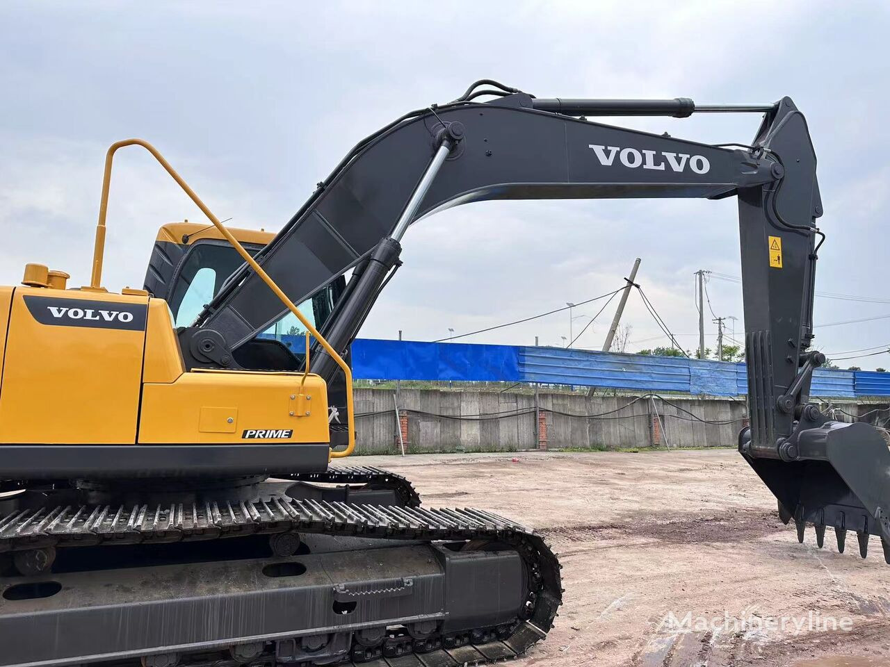 Volvo EC240 - Crawler excavator: picture 2