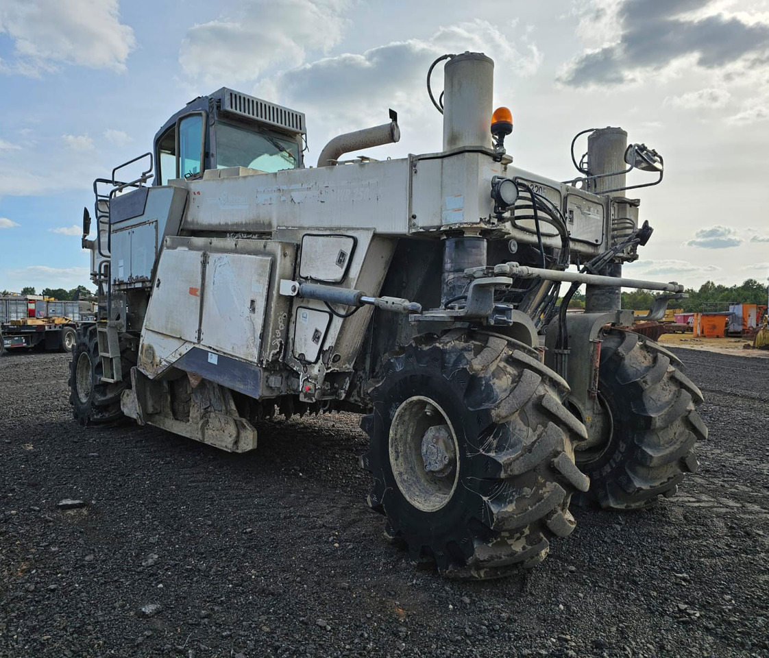 Wirtgen WR2500S - Soil stabilizer: picture 4