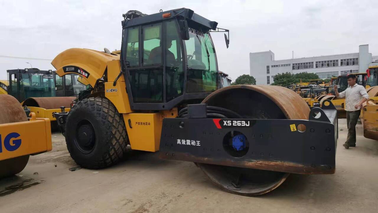 Roller XCMG XS263J: picture 2