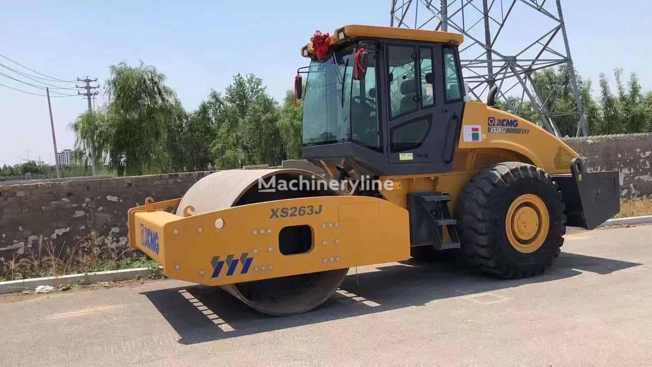 XCMG XS263 J single drum vibratory road roller - Compactor: picture 4