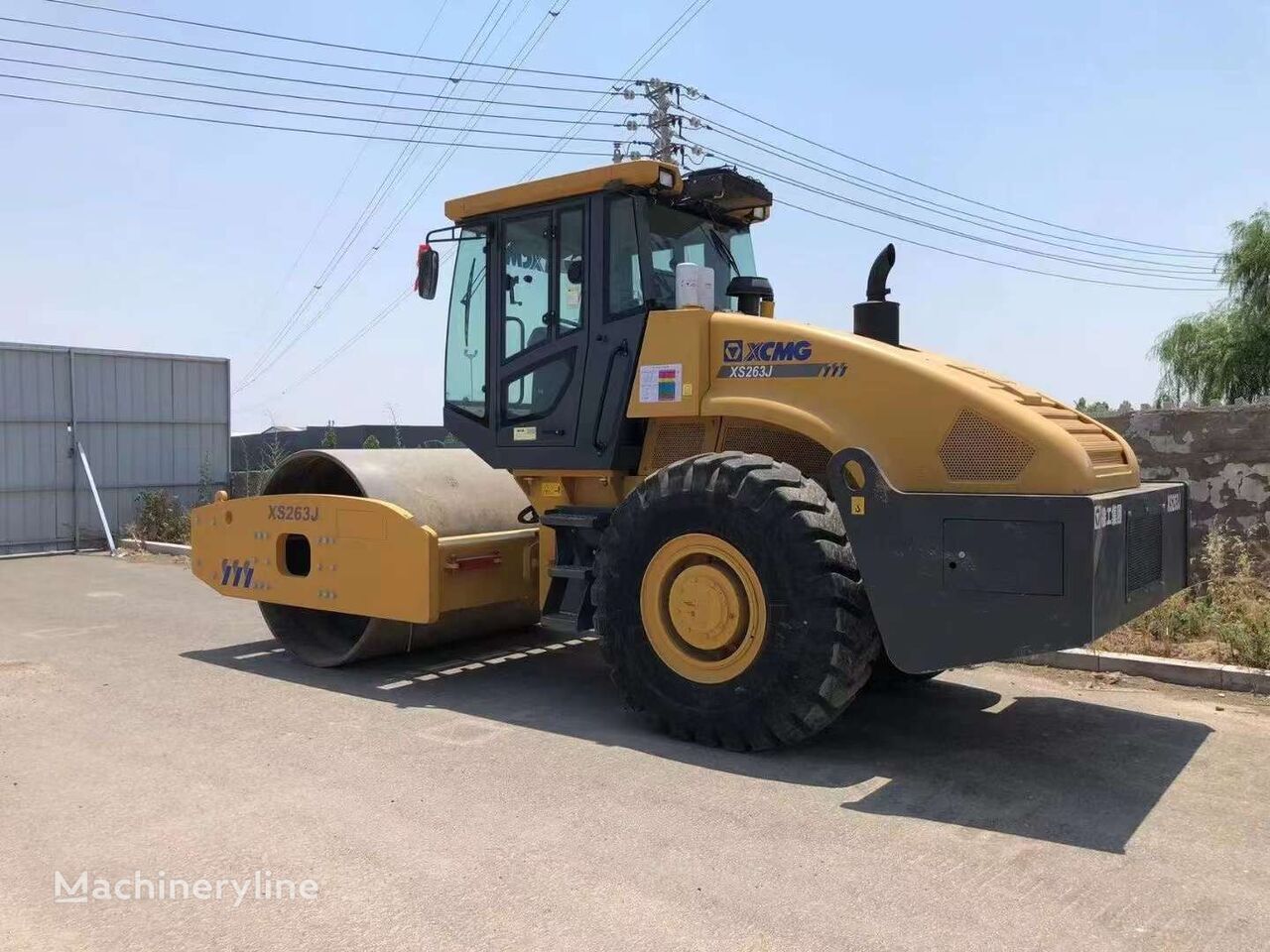 XCMG XS263 J single drum vibratory road roller - Compactor: picture 1