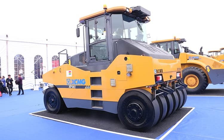 XCMG high quality Used XP303 30Ton Road Roller Japan Machine - Pneumatic roller: picture 3