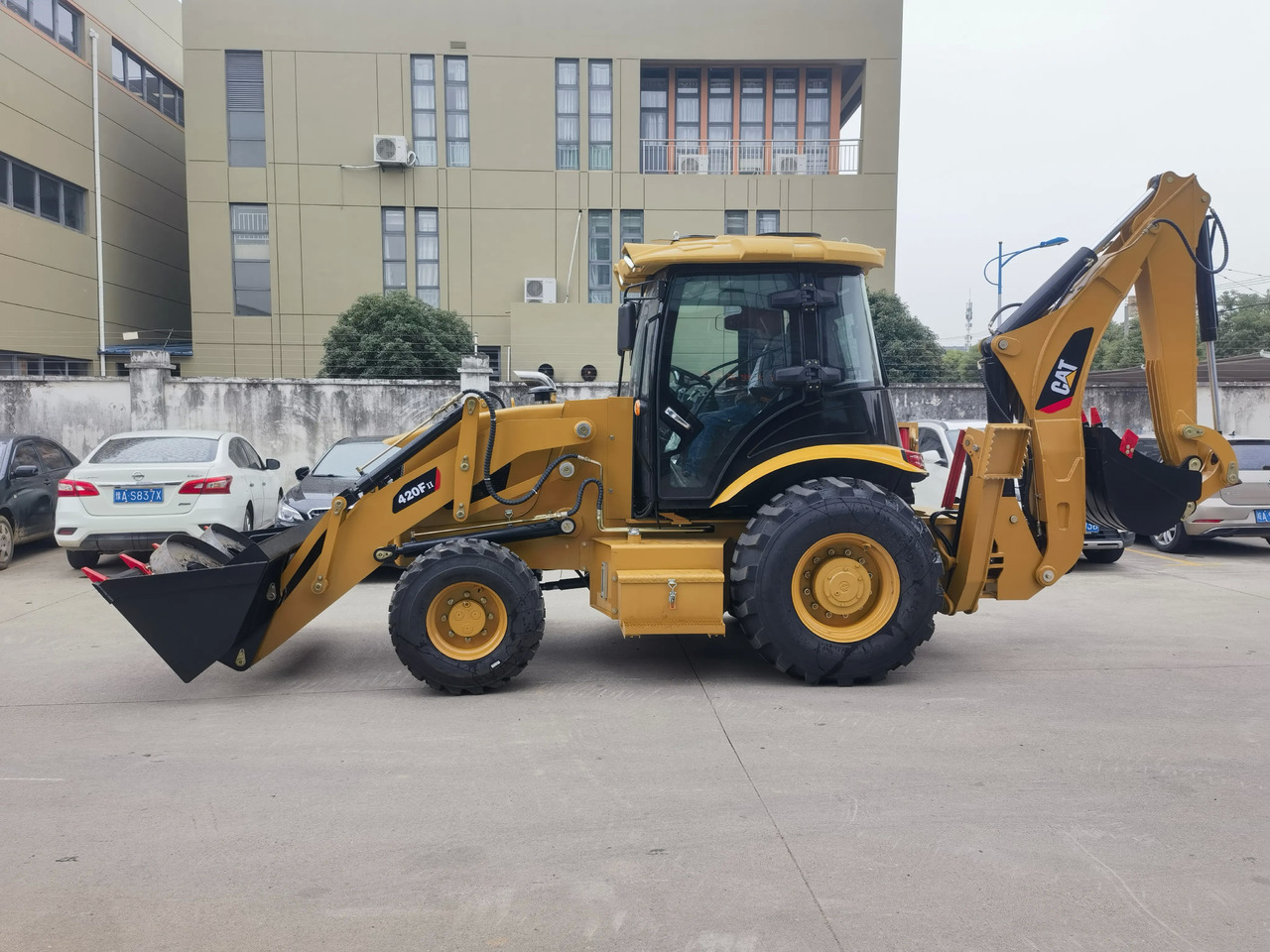 Good condition caterpillar 420F backhoe loader Used backhoe loader CAT 420F for sale - Backhoe loader: picture 4