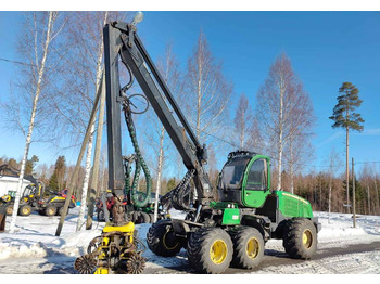 John Deere 1070 E  - Forestry harvester: picture 1