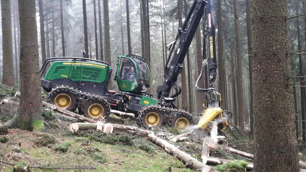 John Deere 1270G 8WD - Forestry harvester: picture 3